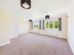 LIVING ROOM- click for photo gallery